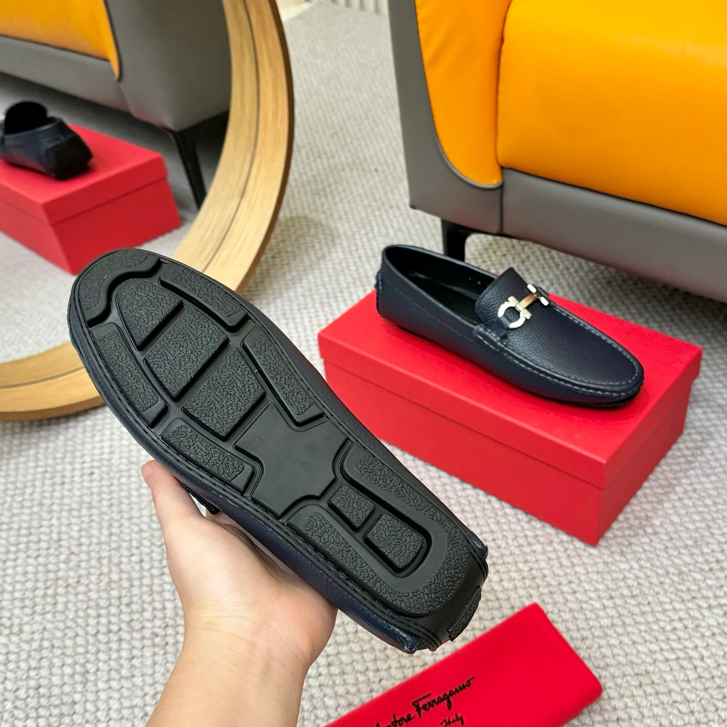 Men's men's shoes 💰420 (Yangli) Ferragamo 〰Ferragamo 2⃣️0⃣️2⃣️5️⃣ New series 👊🏻 Upper 🇮🇹 Italian imported calfskin, original outsole molding. Water-dyed sheepskin lining. The identity of every successful man is set off, and the upper and lower shoes are elegant and stable🚶🏻🚶🏻The high-end custom counter original replica is an eternal classic🔍️Number of codes: 38-46 with counter packaging